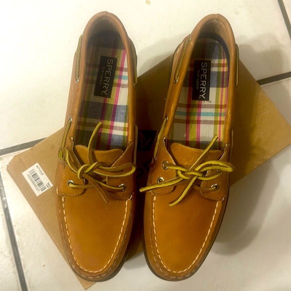 Comfy Sperry - Picture 1 of 5